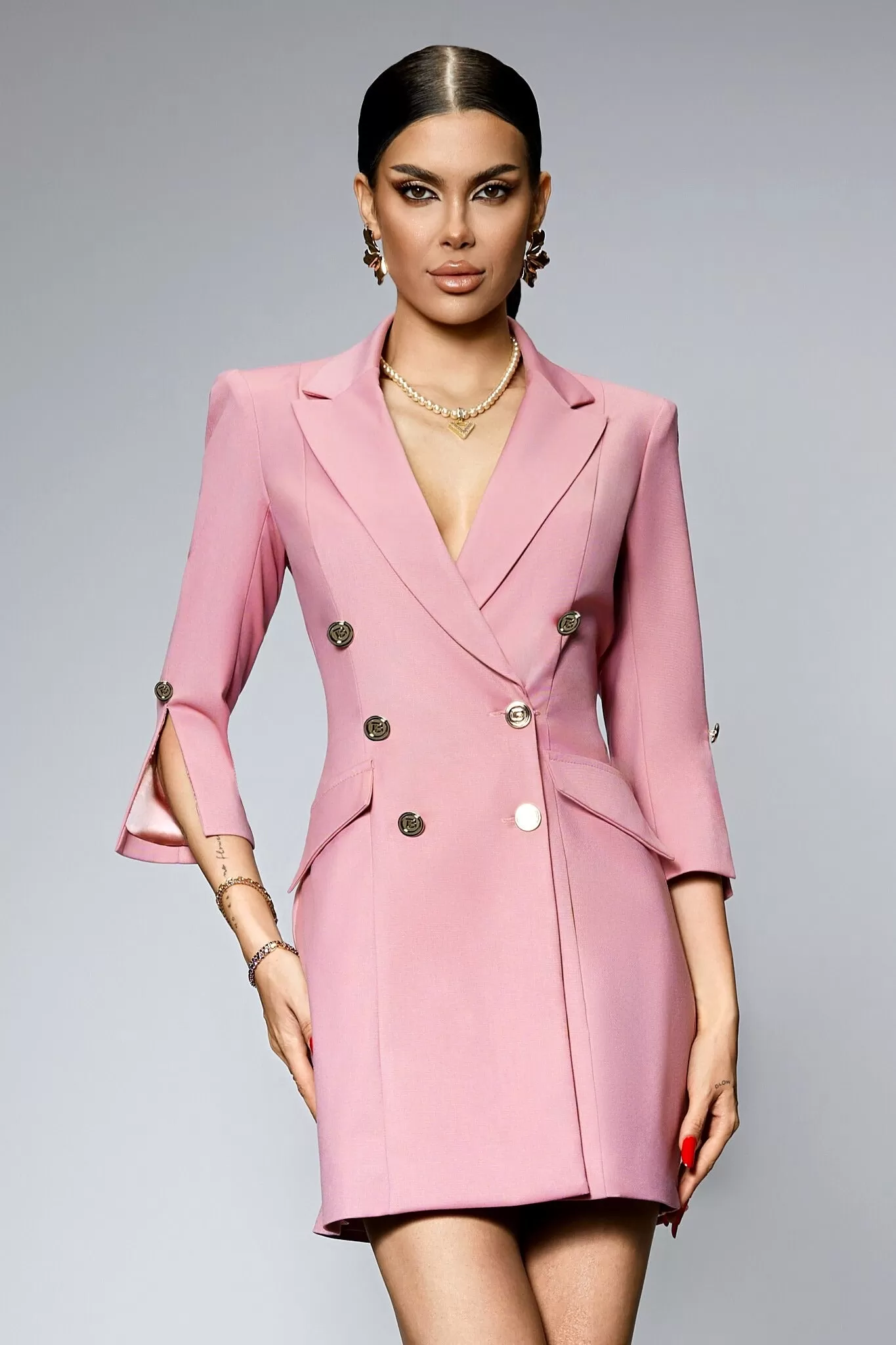 Abito blazer doppiopetto rosa Bby accessoriato con bottoni metallici dorati