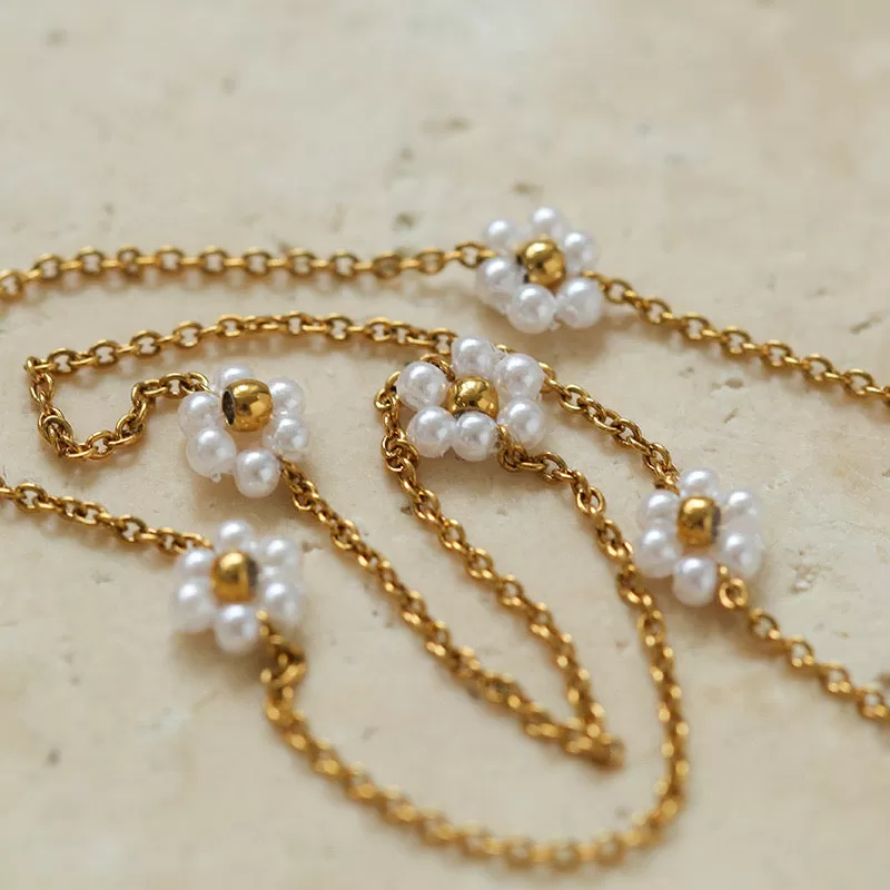 Dainty Flower Pearl Necklace