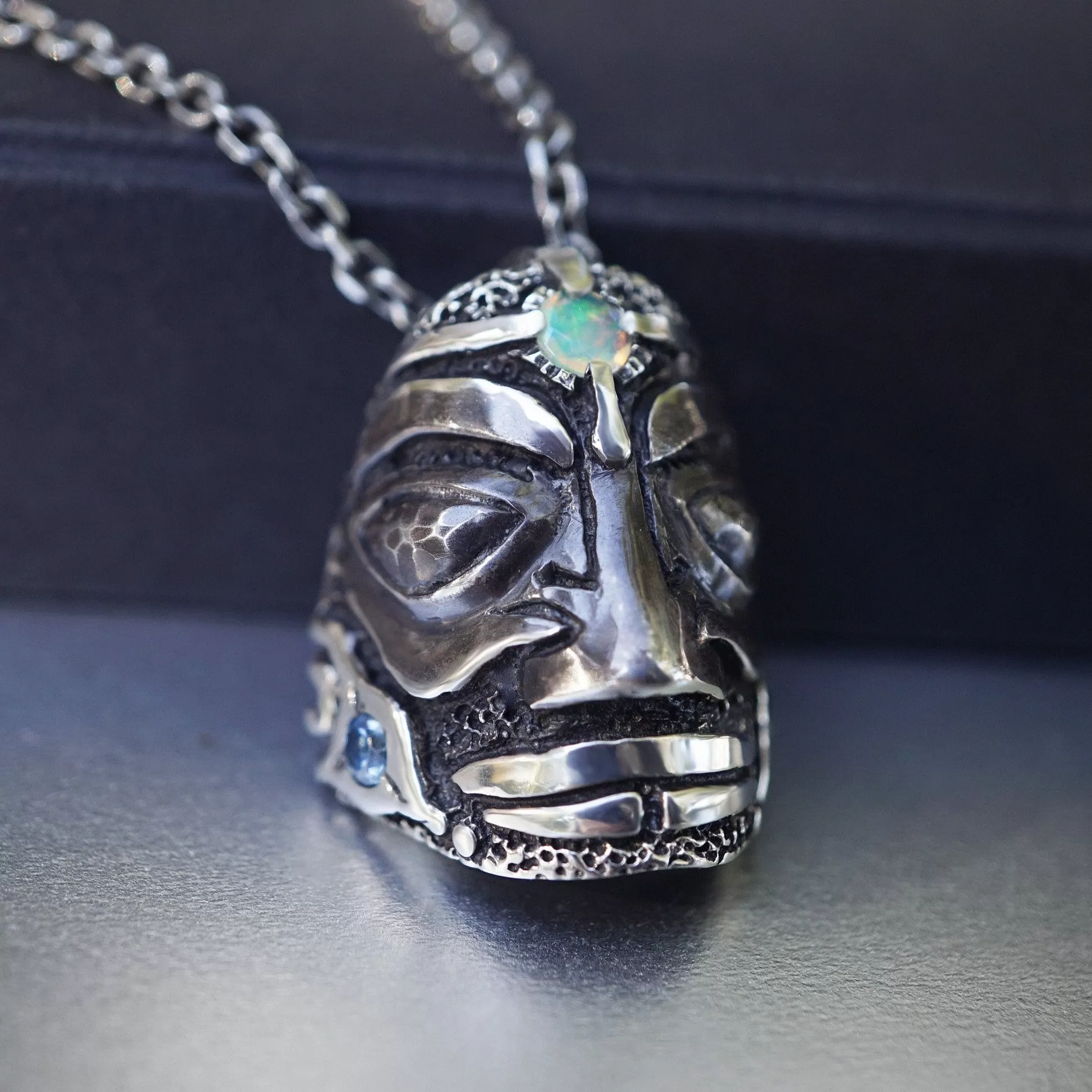 Face necklace SHU