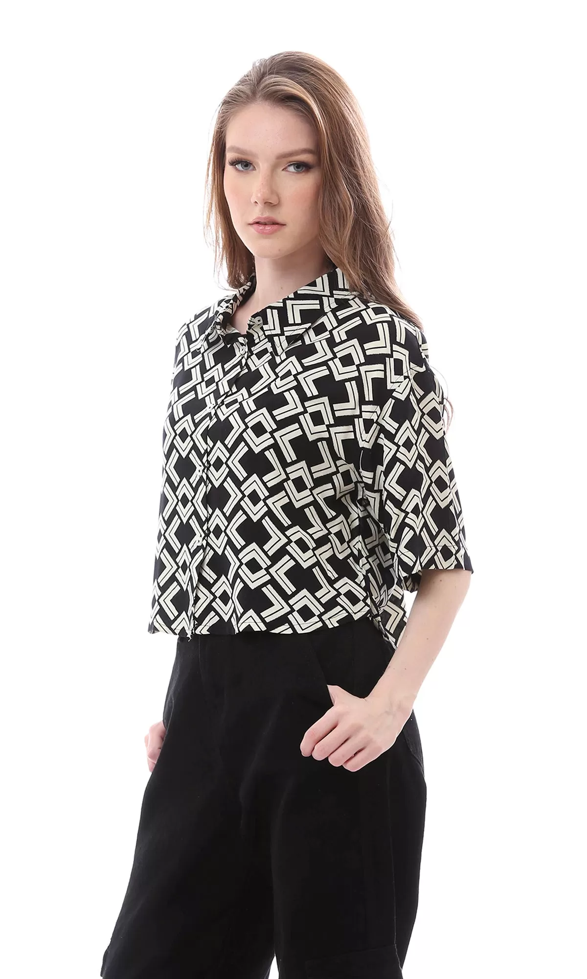 O165292 Diamond Black & White Cropped Shirt Elbow Sleeves