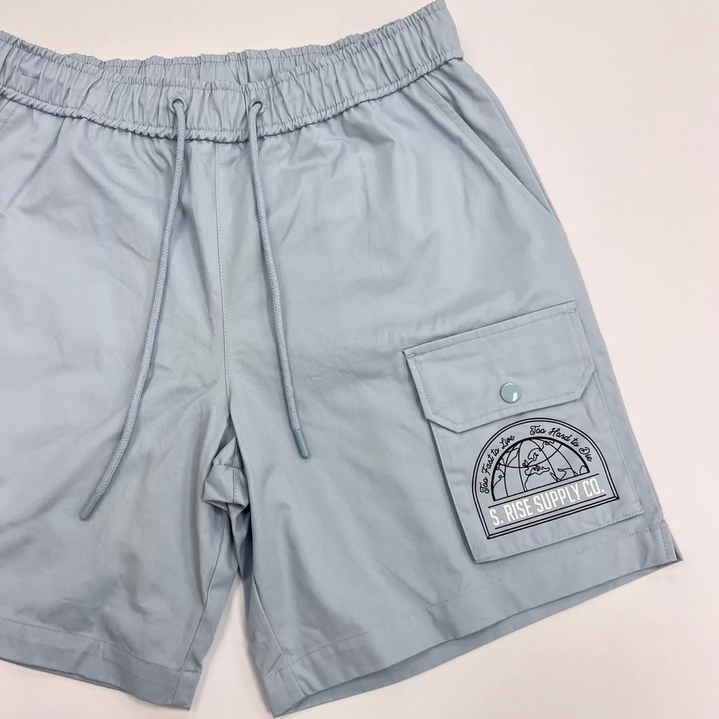 SMOKE RISE Printed Pitstop Polished Twill Short