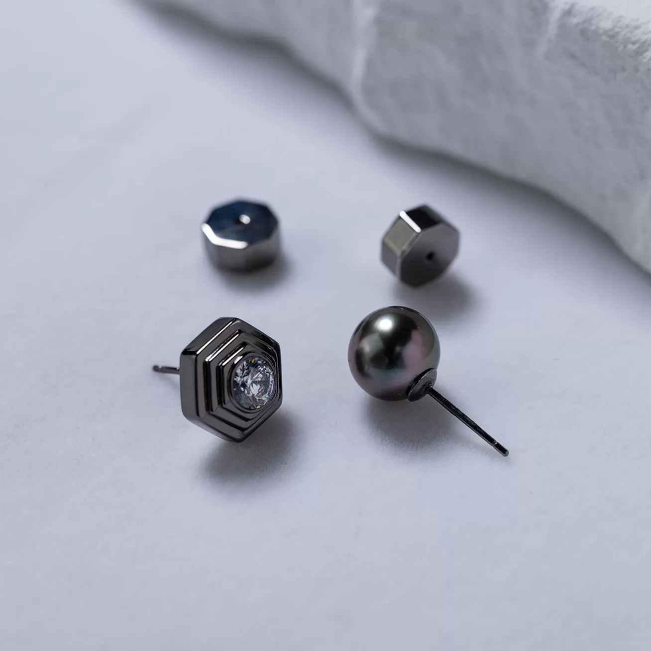 Tahitian Pearl Earrings WE00589 | HEXAGON