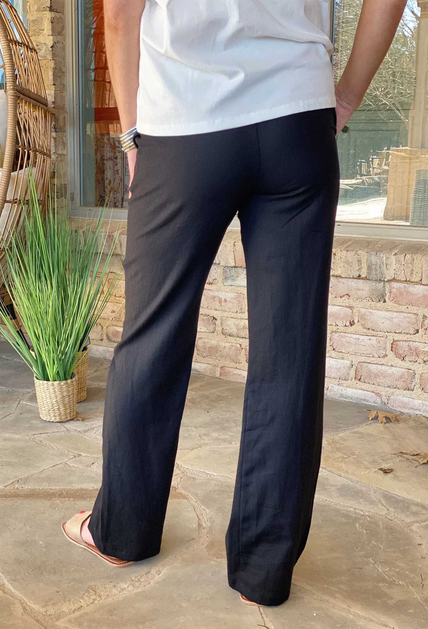 Take the Coast Linen Pants in Black